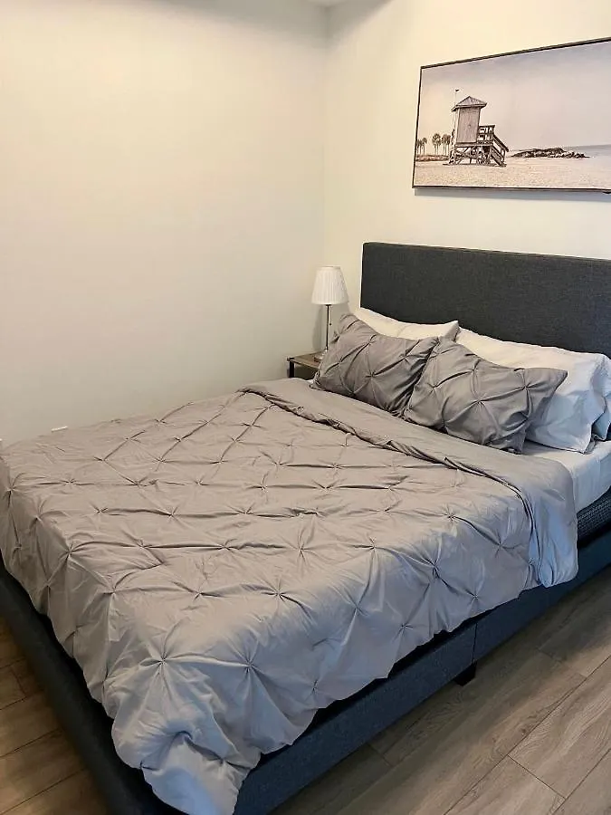 Perfectly Located Cozy Open-Concept Condo Toronto 0*,  Canada
